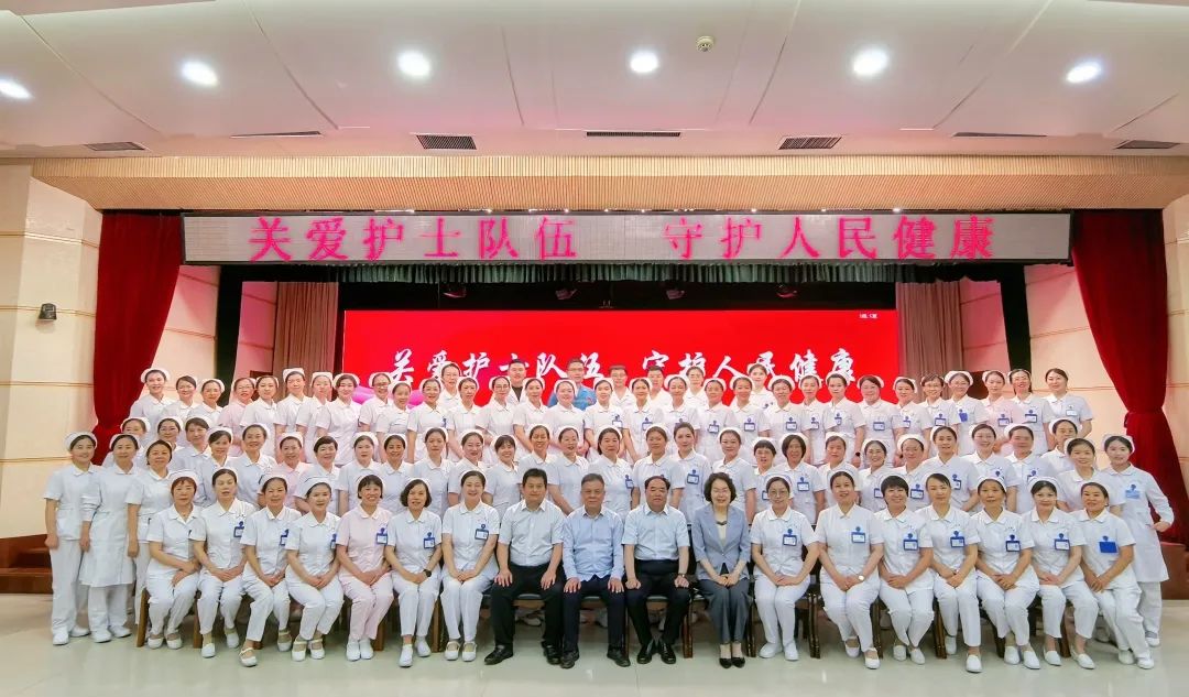 合影.jpg 合影.jpg